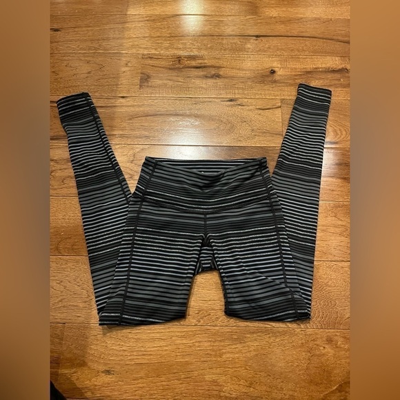 Athleta Colorblock Stripe Chaturanga Tight Leggings Size XXS Gray and black - Picture 2 of 6